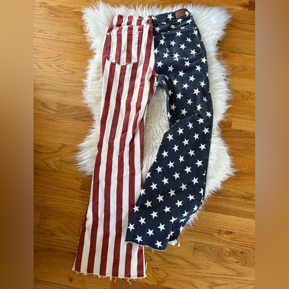 Judy Blue American Flag Flare Jeans - Picture 5 of 7
